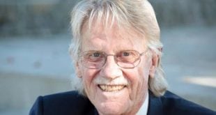 Vernon Smith Kimdir?