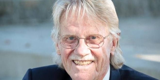 Vernon Smith Kimdir?